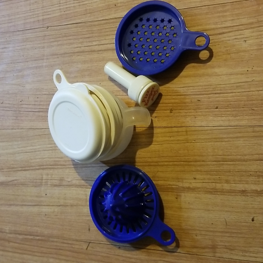 Tupperware pieces